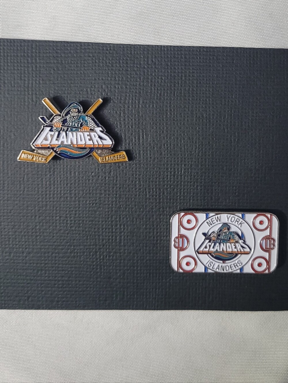 New York Islanders NHL Vintage Hockey Pin Set